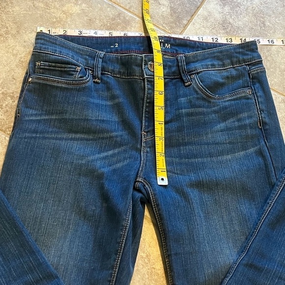 WHBM Slim Crop Mid Rise Cuffed Skinny Jeans Medium Wash Size 2 Denim Blue - Picture 8 of 11